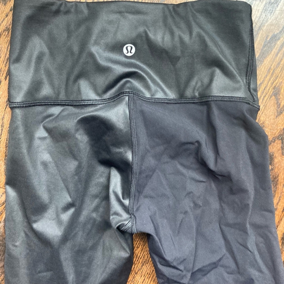 Lululemon leggings size 2 Black teo tone black fabric - Picture 6 of 6